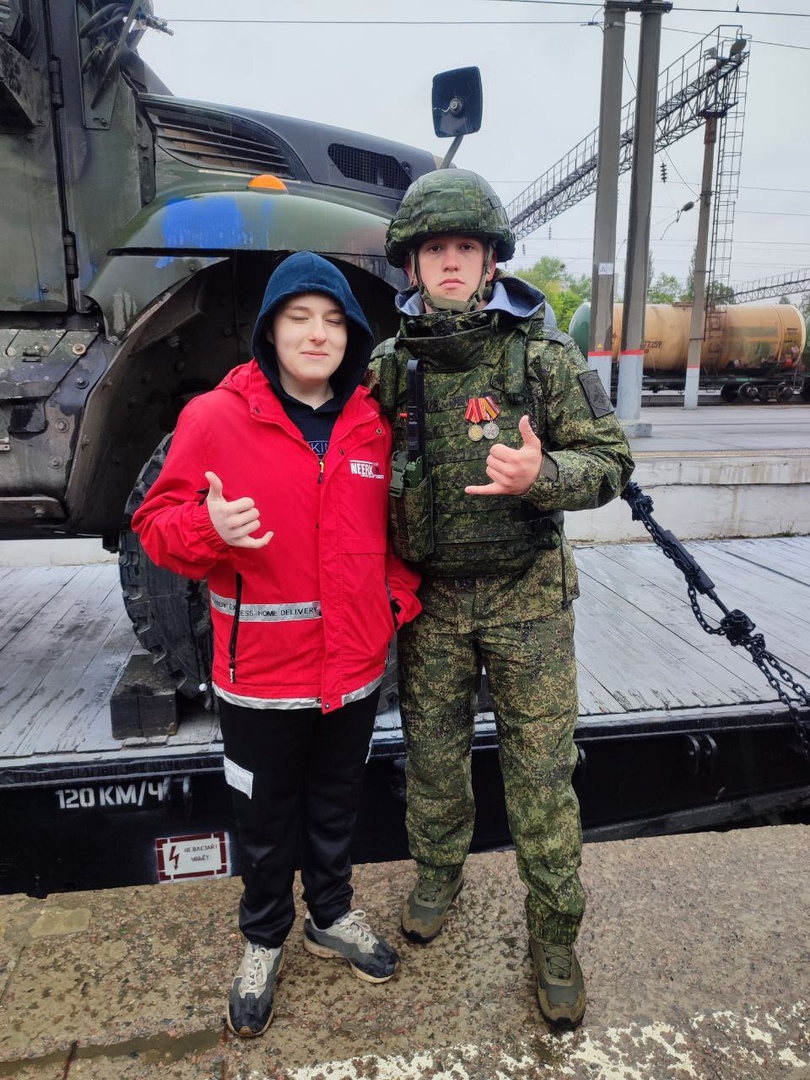 ️ Поезд Минобороны с трофейной техникой из зоны СВО в Липецке..